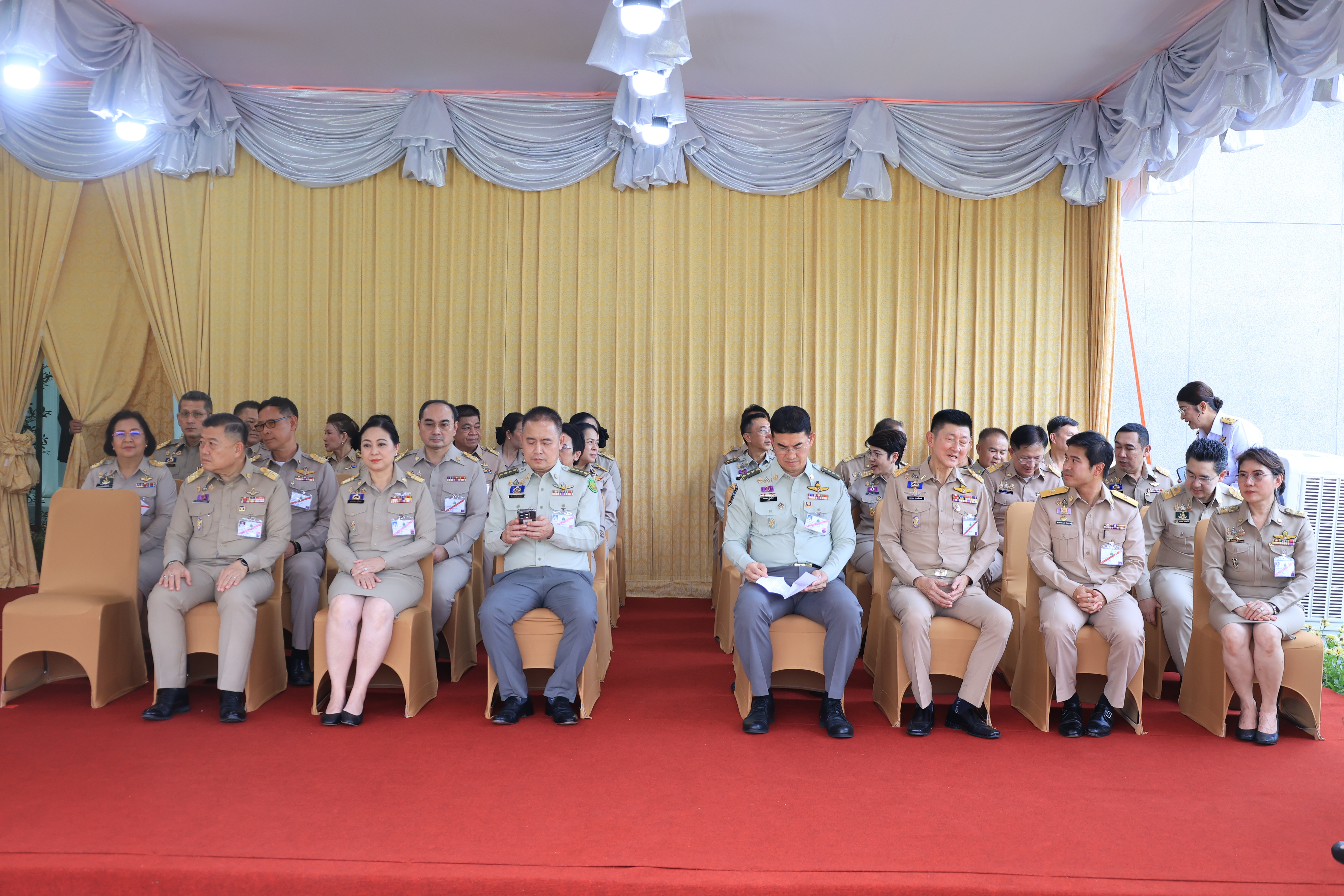 title - สำนักงานการปฏิรูปที่ดินเพื่อเกษตรกรรม ร่วมเฝ้าฯ รับเสด็จ สมเด็จพระกนิษฐาธิราชเจ้า กรมสมเด็จพระเทพรัตนราชสุดา ฯ สยามบรมราชกุมารี เสด็จพระราชดำเนินไปทรงเปิดงาน “สีสรรพรรณไม้ เทิดไท้บรมราชินีนาถ”